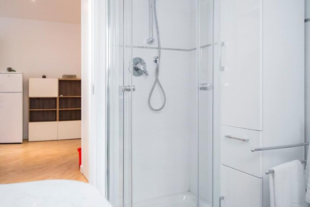 טרנטו B&B Gocciadoro 26 Nuovo, Climatizzato, Zona Ospedale, Posto Auto מראה חיצוני תמונה