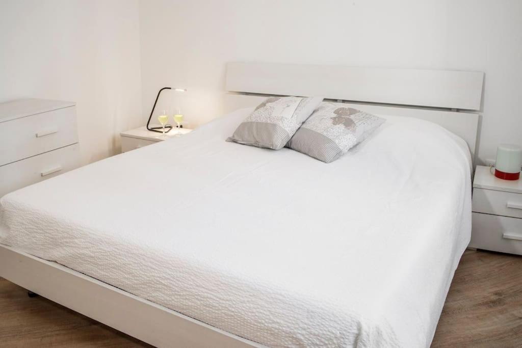טרנטו B&B Gocciadoro 26 Nuovo, Climatizzato, Zona Ospedale, Posto Auto מראה חיצוני תמונה