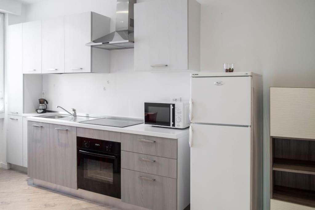 טרנטו B&B Gocciadoro 26 Nuovo, Climatizzato, Zona Ospedale, Posto Auto מראה חיצוני תמונה